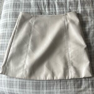 Aritzia white pearl leather skirt size 6
